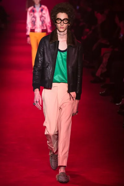 Look 16